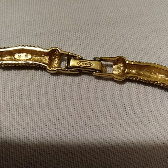 Vintage Avon Gold Tone Necklace with Pierce Earrings Set - Picture 5 of 7